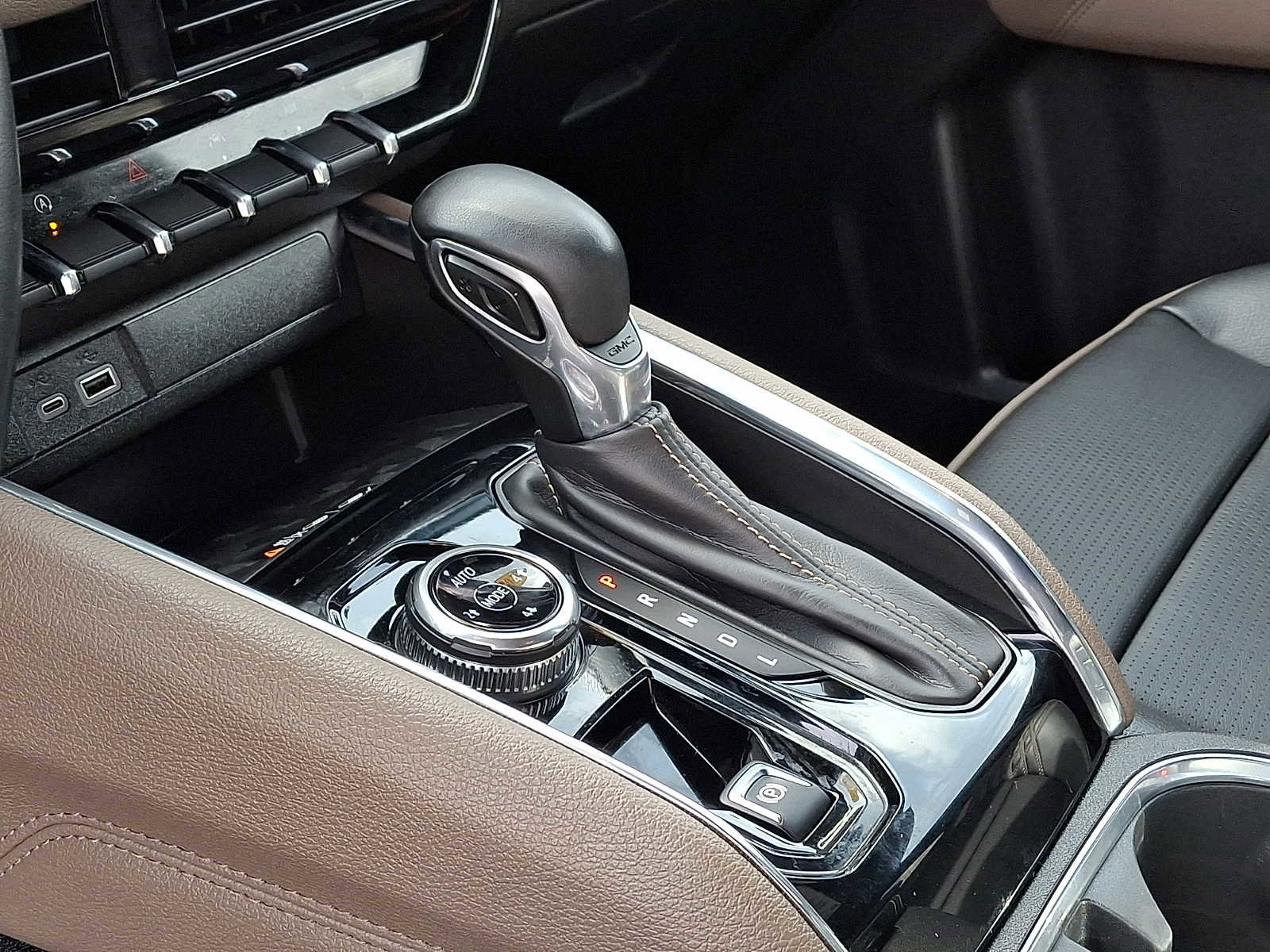 Certified 2023 GMC Canyon Denali w/ Denali Black Edition image 15