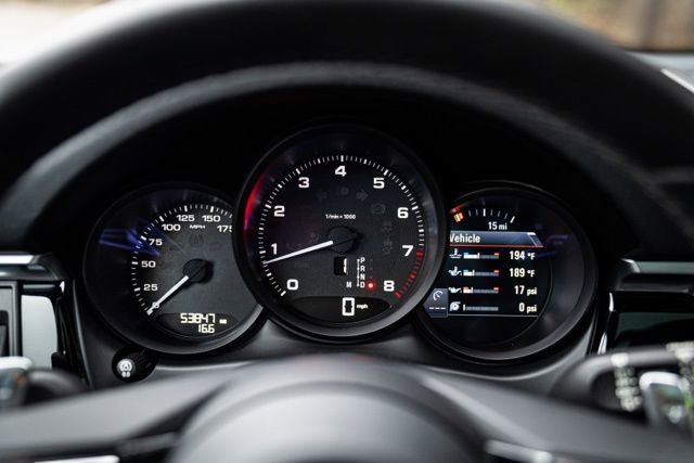 Used 2022 Porsche Macan S w/ Premium Package Plus image 33