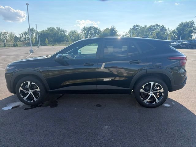 Used 2024 Chevrolet Trax RS w/ Sunroof Package FWD image 12