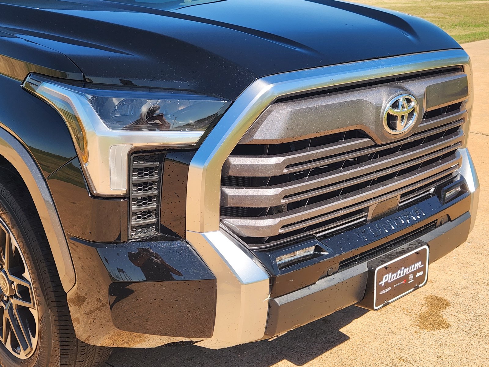 Used 2024 Toyota Tundra Limited w/ Power Package AWD/4WD image 12