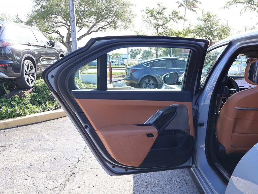 Used 2023 BMW 740i RWD image 26