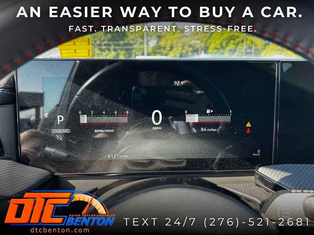 Used 2025 Nissan Kicks SR FWD image 17