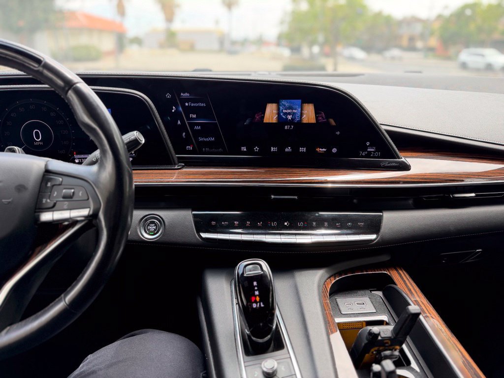 Used 2023 Cadillac Escalade Premium Luxury RWD image 9