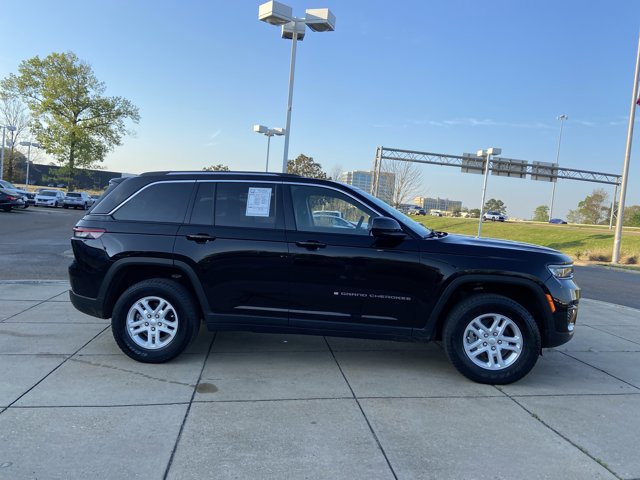 Used 2024 Jeep Grand Cherokee Laredo image 13