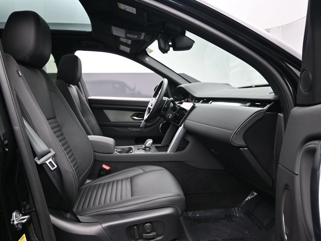 Used 2025 Land Rover Discovery Sport Dynamic SE AWD/4WD image 30