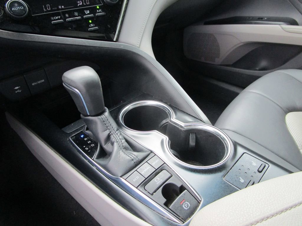 Used 2018 Toyota Camry XLE image 33