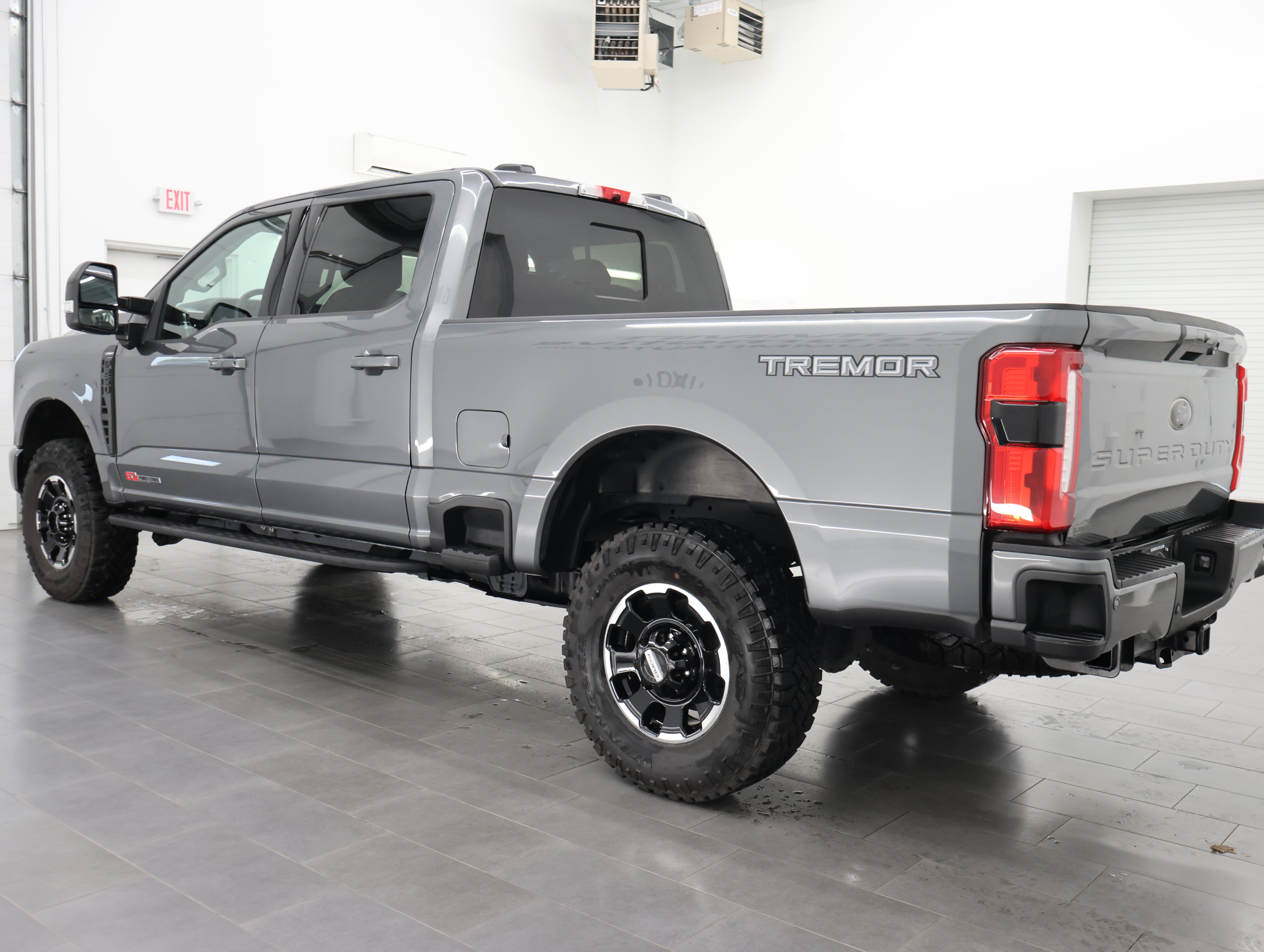 Used 2025 Ford F250 Lariat w/ Lariat Ultimate Package AWD/4WD image 6