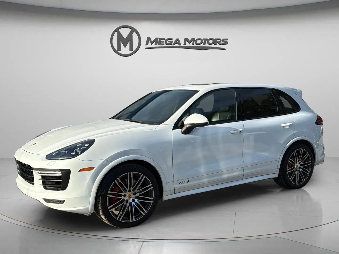 Used 2016 Porsche Cayenne GTS w/ Premium Package Plus image 2