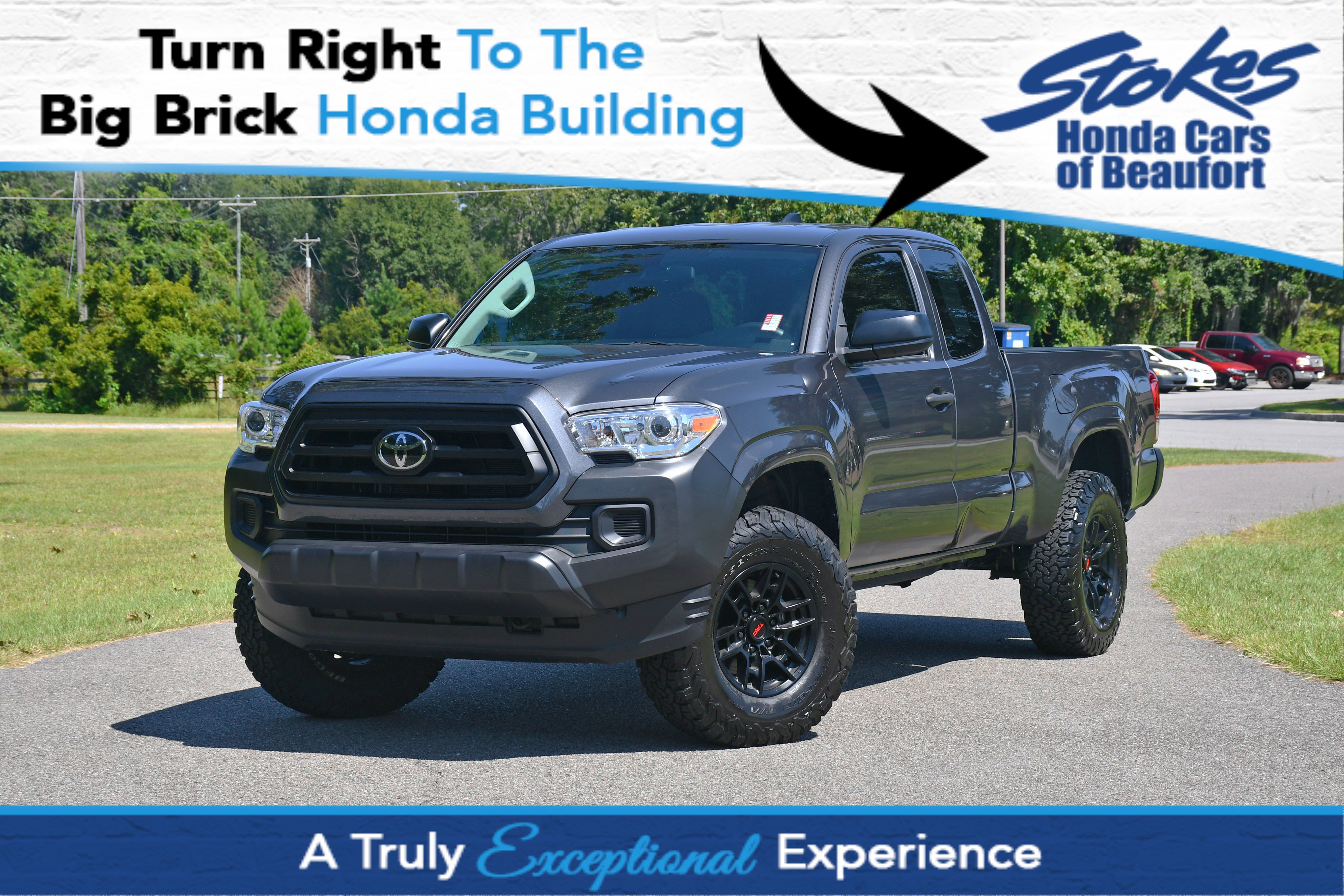 Used 2023 Toyota Tacoma SR image 1