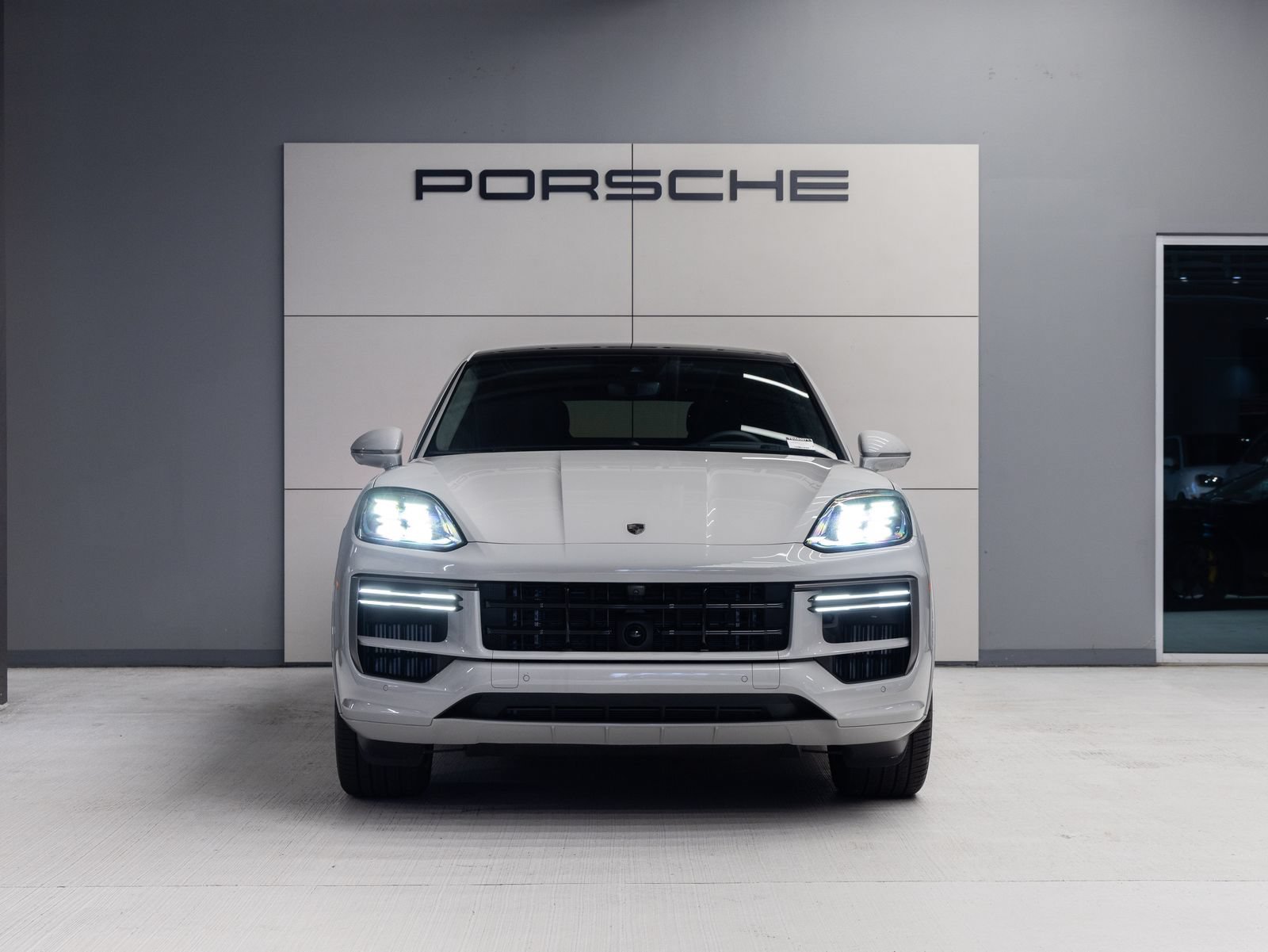Certified 2026 Porsche Cayenne Turbo AWD/4WD image 10