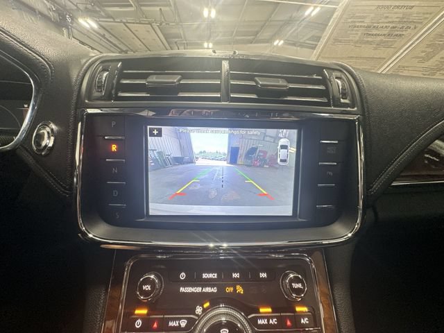 Used 2017 Lincoln Continental Select FWD image 29