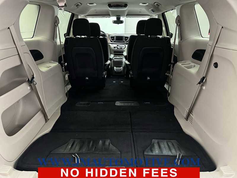 Used 2018 Chrysler Pacifica Touring Plus FWD image 18