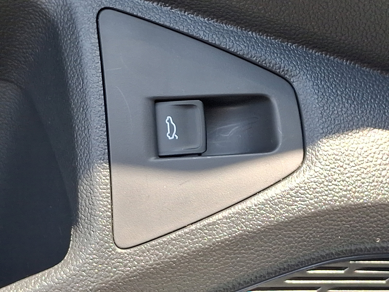 Certified 2025 Volkswagen Jetta SE image 28