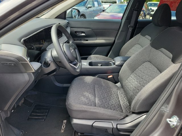 Certified 2025 Nissan Kicks SV FWD image 19