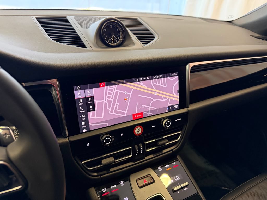 Certified 2026 Porsche Macan AWD/4WD image 23