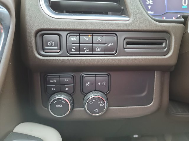 Used 2022 Chevrolet Suburban Z71 w/ Luxury Package AWD/4WD image 22