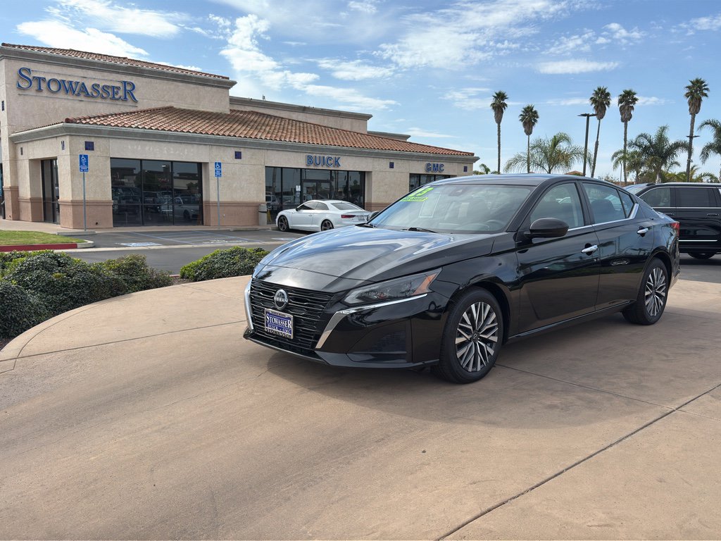 Used 2023 Nissan Altima 2.5 SV image 1
