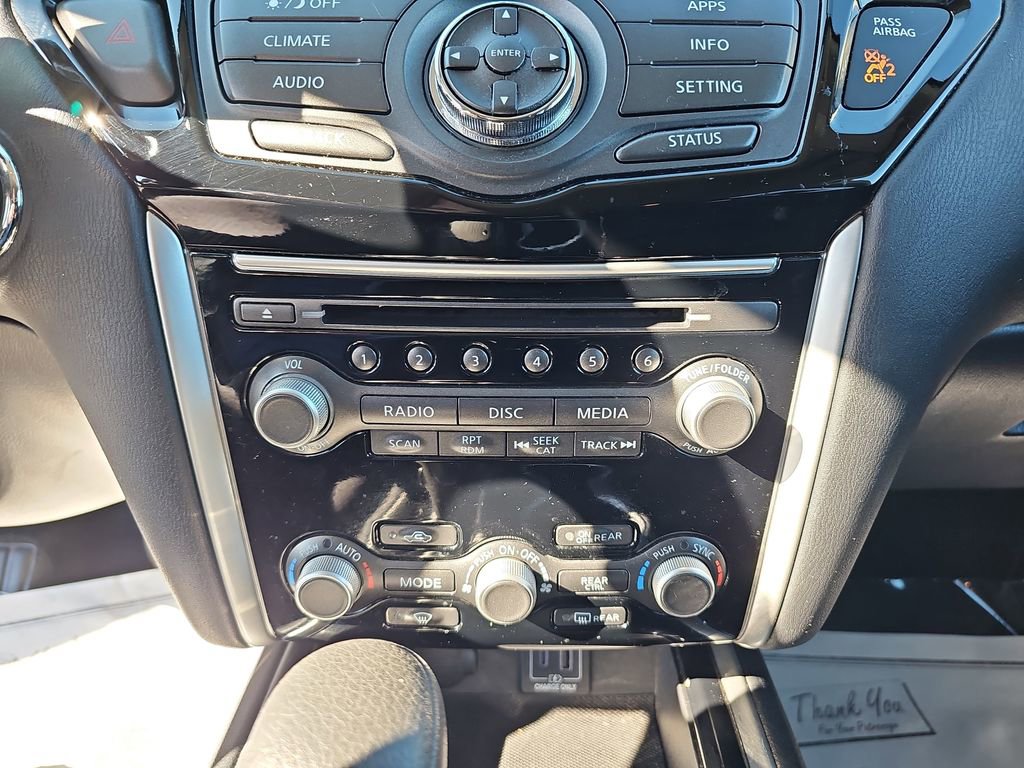 Used 2019 Nissan Pathfinder S image 27