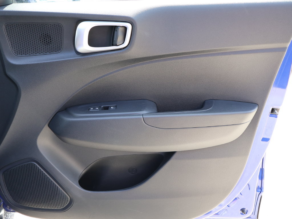 Used 2025 Hyundai Venue SEL FWD image 7