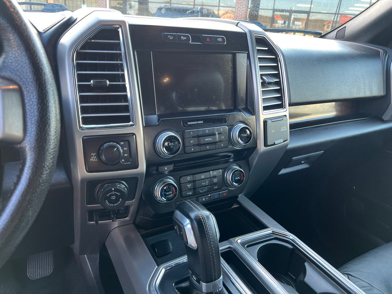 Used 2016 Ford F150 Platinum w/ Equipment Group 701A Luxury image 9
