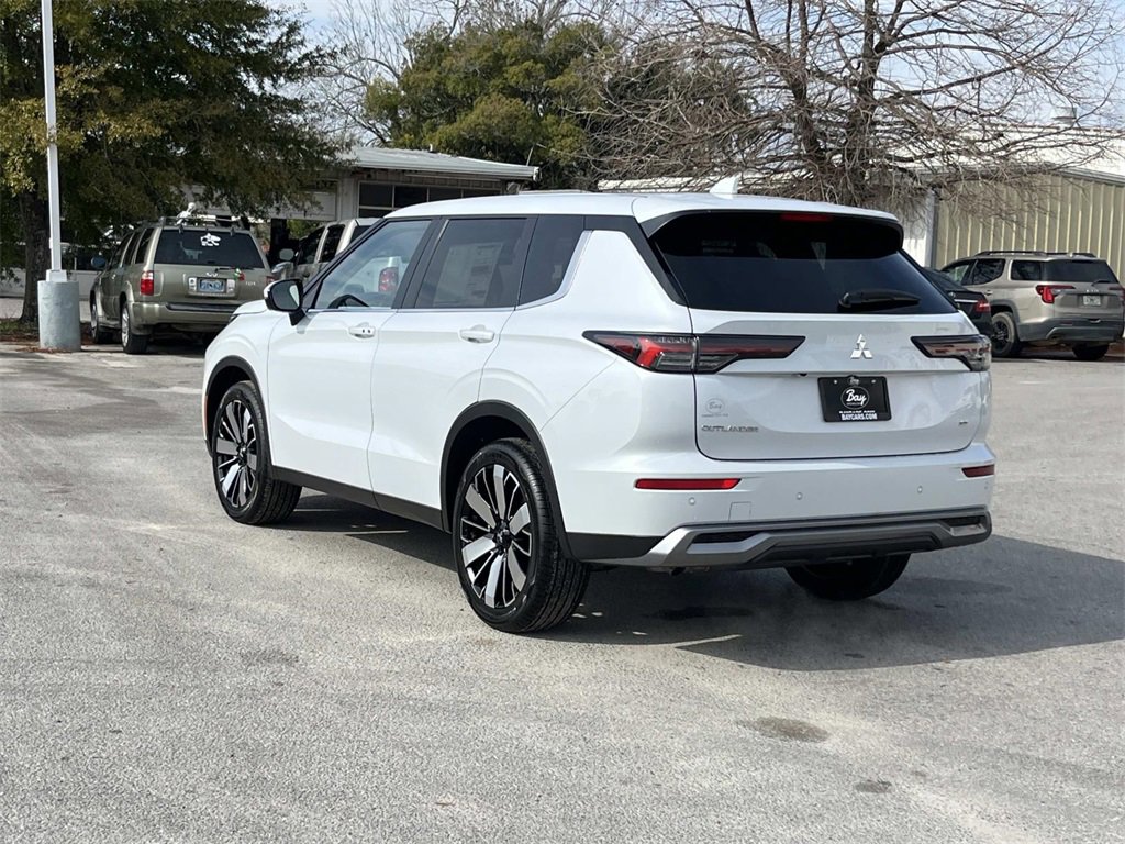 New 2026 Mitsubishi Outlander SE image 3