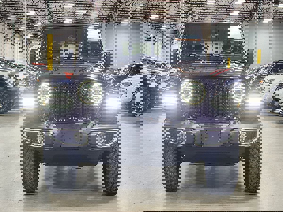 Used 2021 Jeep Gladiator Sport image 2