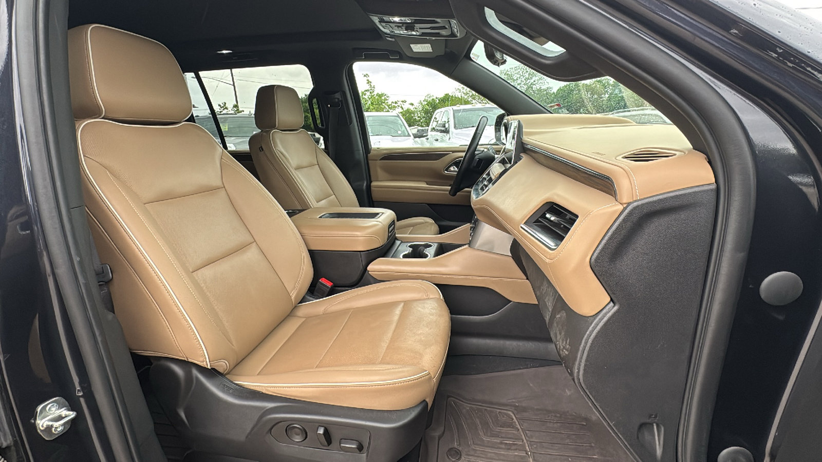 Used 2023 Chevrolet Suburban Premier w/ Premium Package 2 AWD/4WD image 32