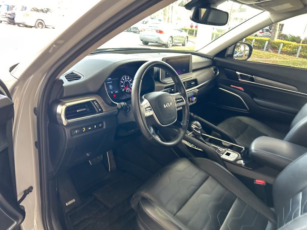 Used 2022 Kia Telluride SX w/ SX Prestige Package image 6