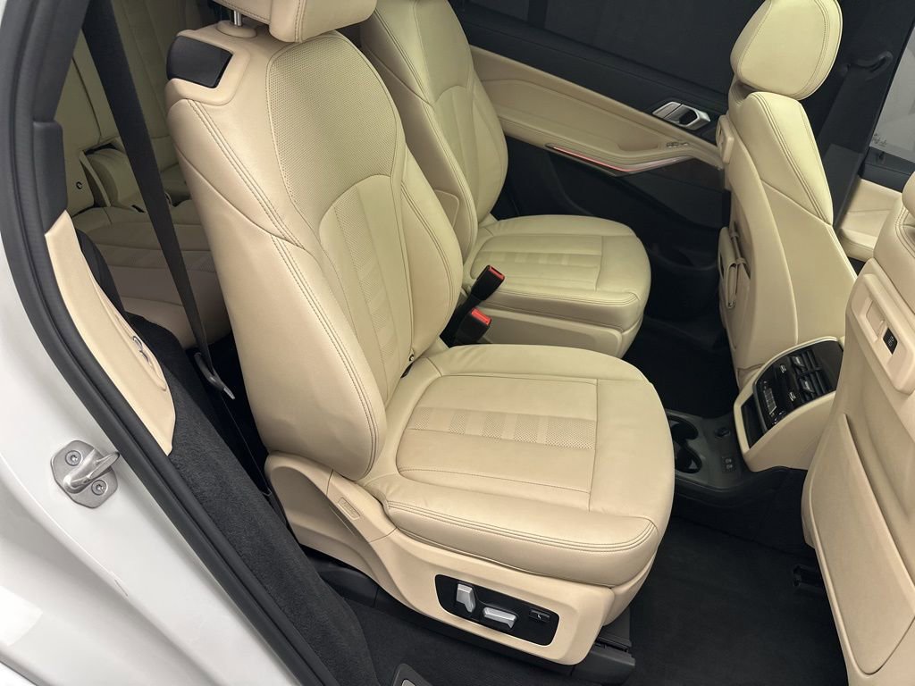 Used 2020 BMW X7 xDrive40i w/ Premium Package image 11