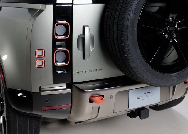 Used 2021 Land Rover Defender 90 X image 28