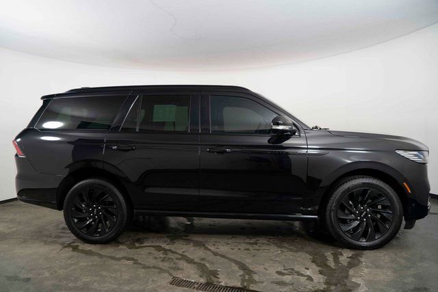 Used 2025 Lincoln Navigator Reserve w/ Jet Appearance Package image 7