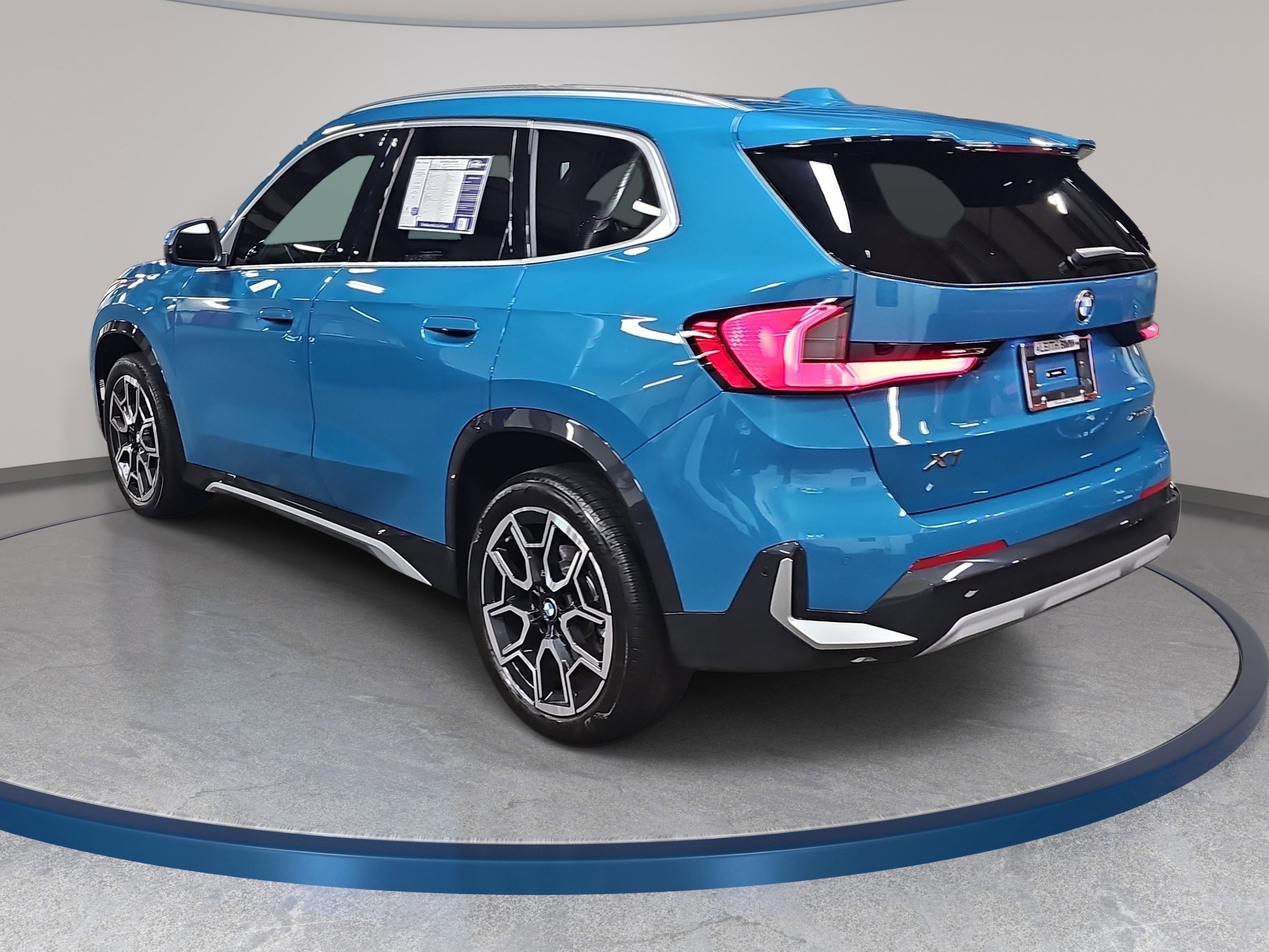 Certified 2025 BMW X1 xDrive28i w/ Technology Package AWD/4WD image 8