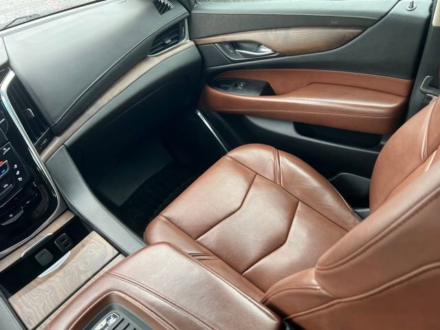 Used 2018 Cadillac Escalade Luxury image 14