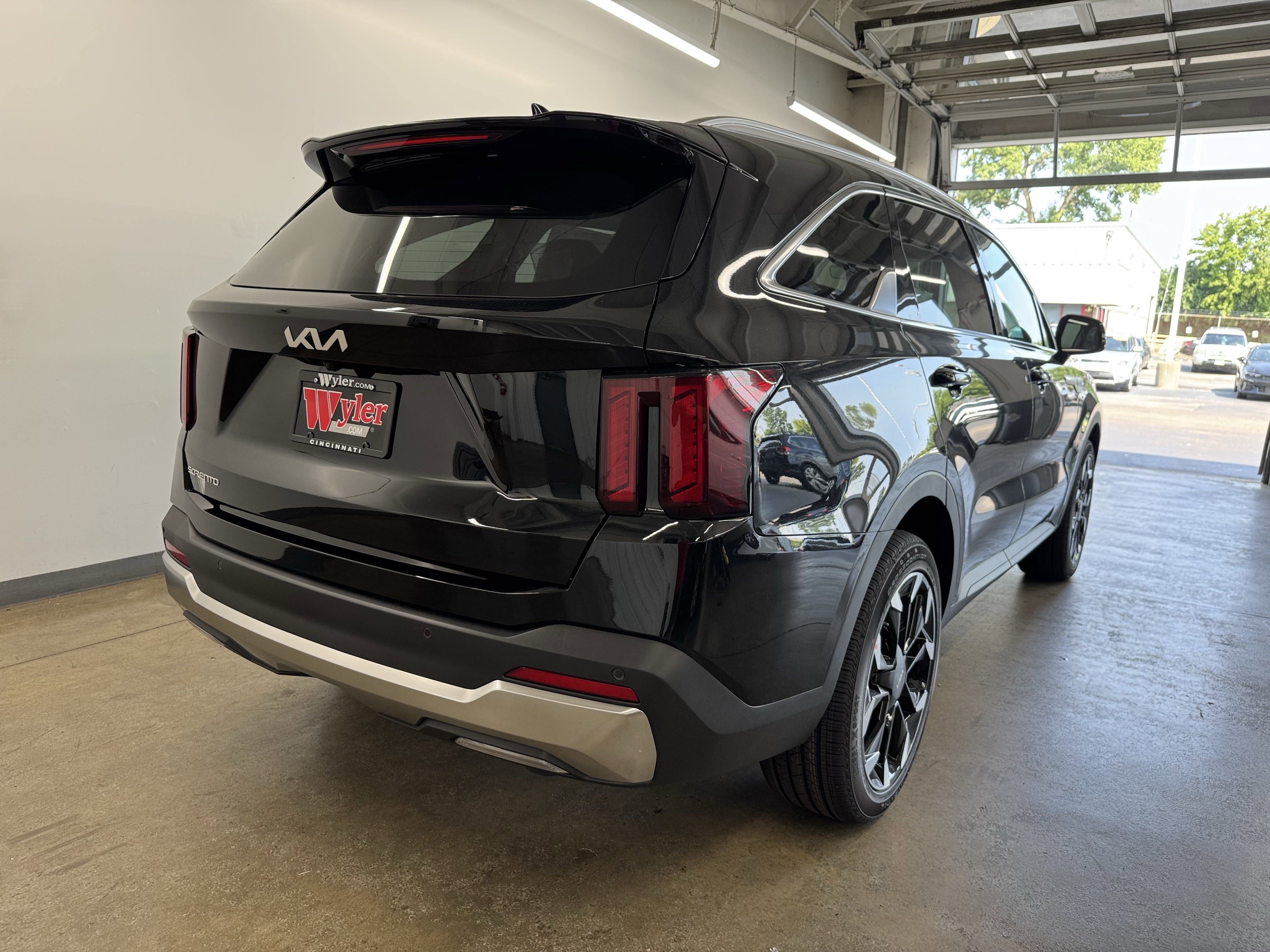 New 2025 Kia Sorento EX image 3