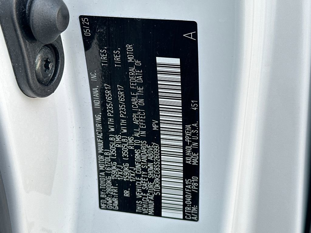 Used 2025 Toyota Sienna LE image 32