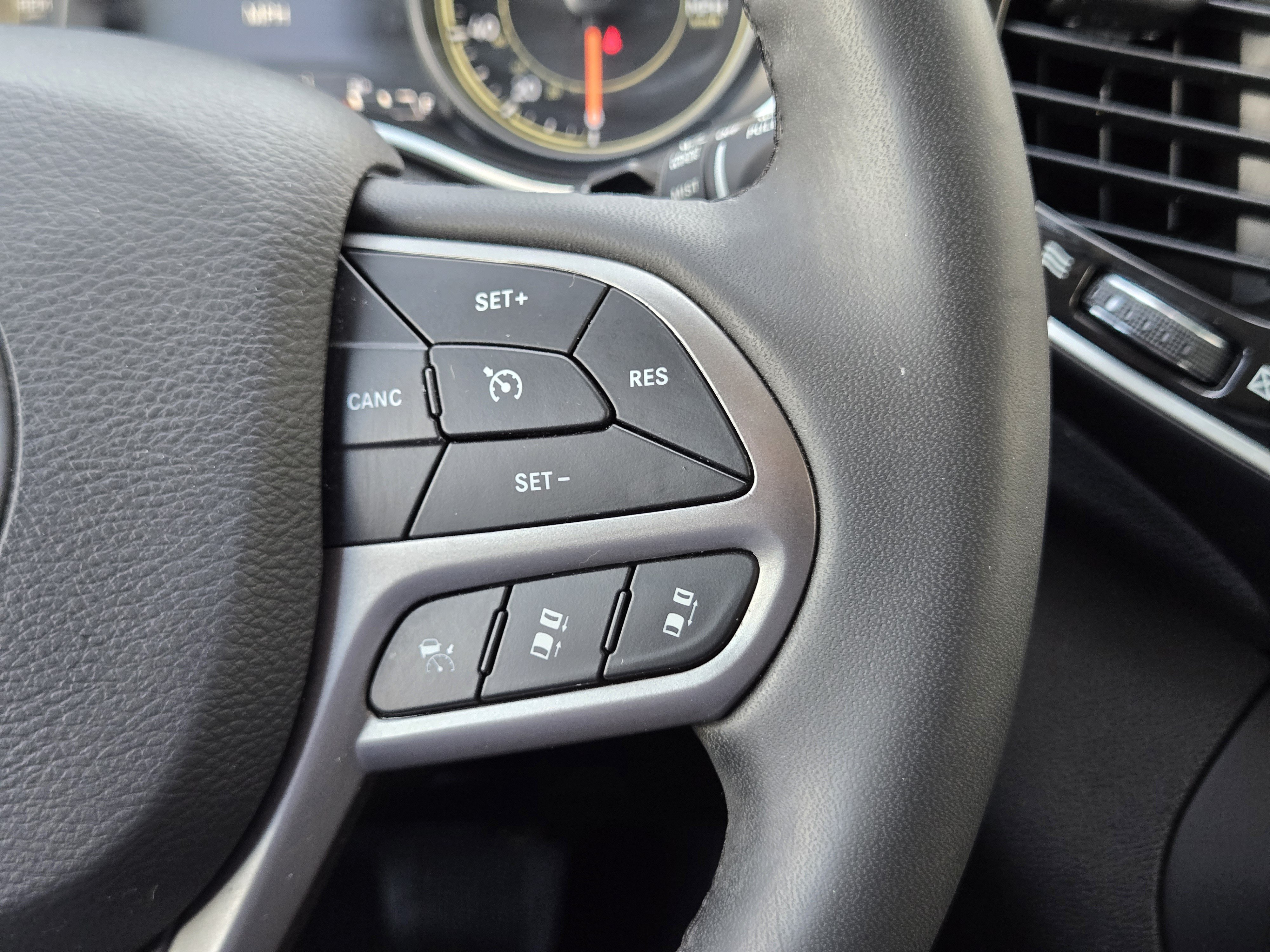 Used 2021 Jeep Cherokee Limited AWD/4WD image 27
