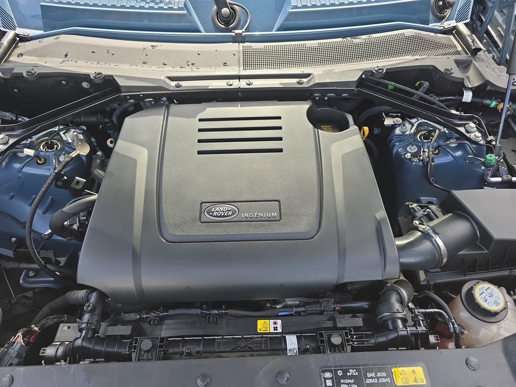 Used 2025 Land Rover Defender 110 S image 31