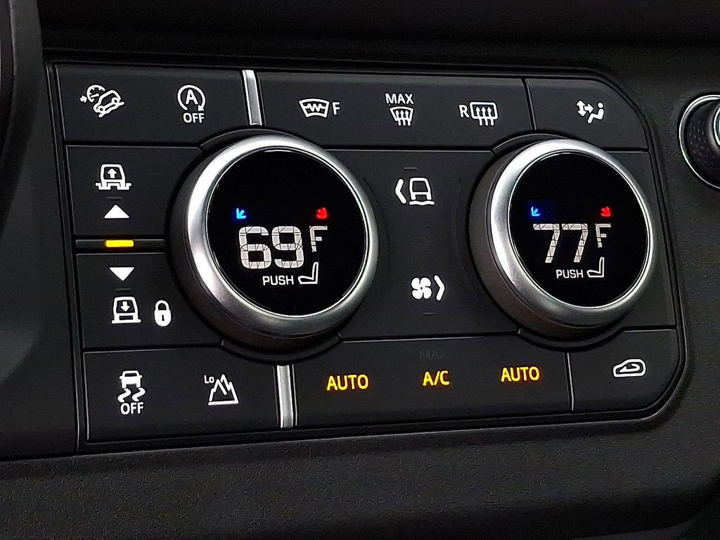 Used 2025 Land Rover Defender 110 S image 21