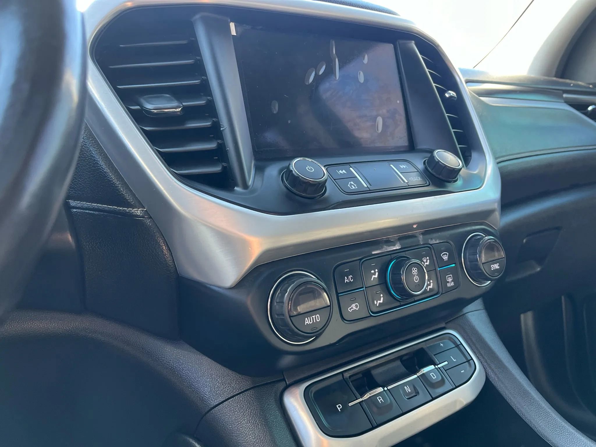 Used 2022 GMC Acadia SLT w/ Elevation Edition image 13