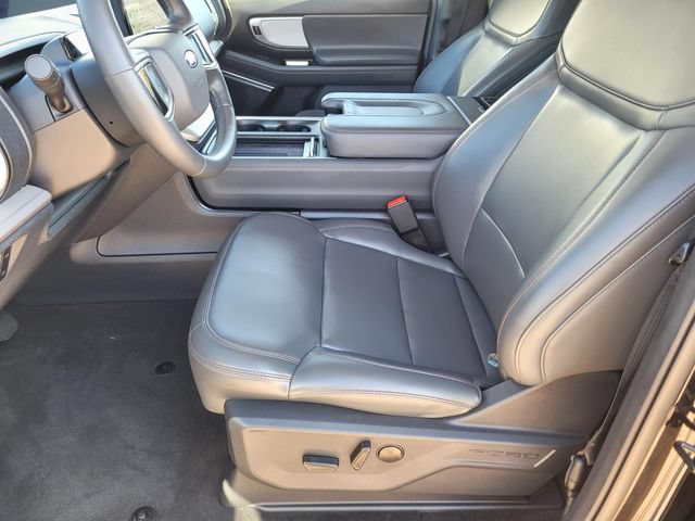Used 2025 Ford Expedition Active RWD image 16