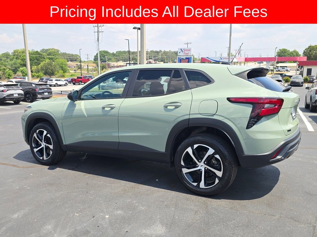 Used 2024 Chevrolet Trax RS w/ Driver Confidence Package FWD image 5