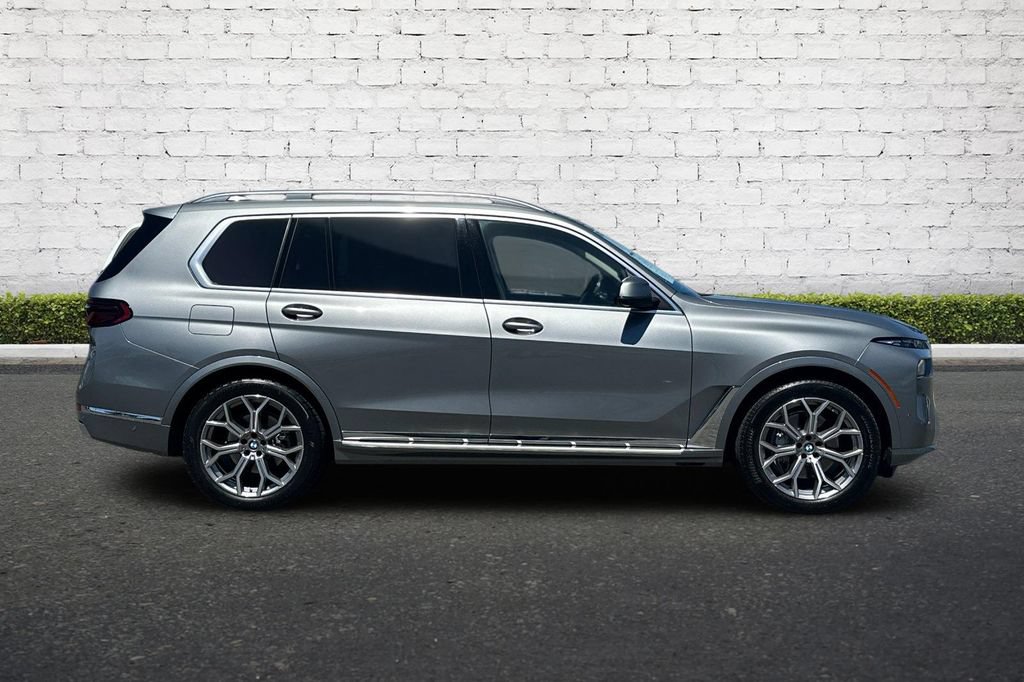 Used 2026 BMW X7 xDrive40i AWD/4WD image 3