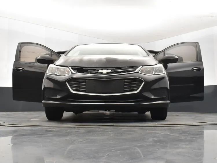 Used 2018 Chevrolet Cruze LS image 11