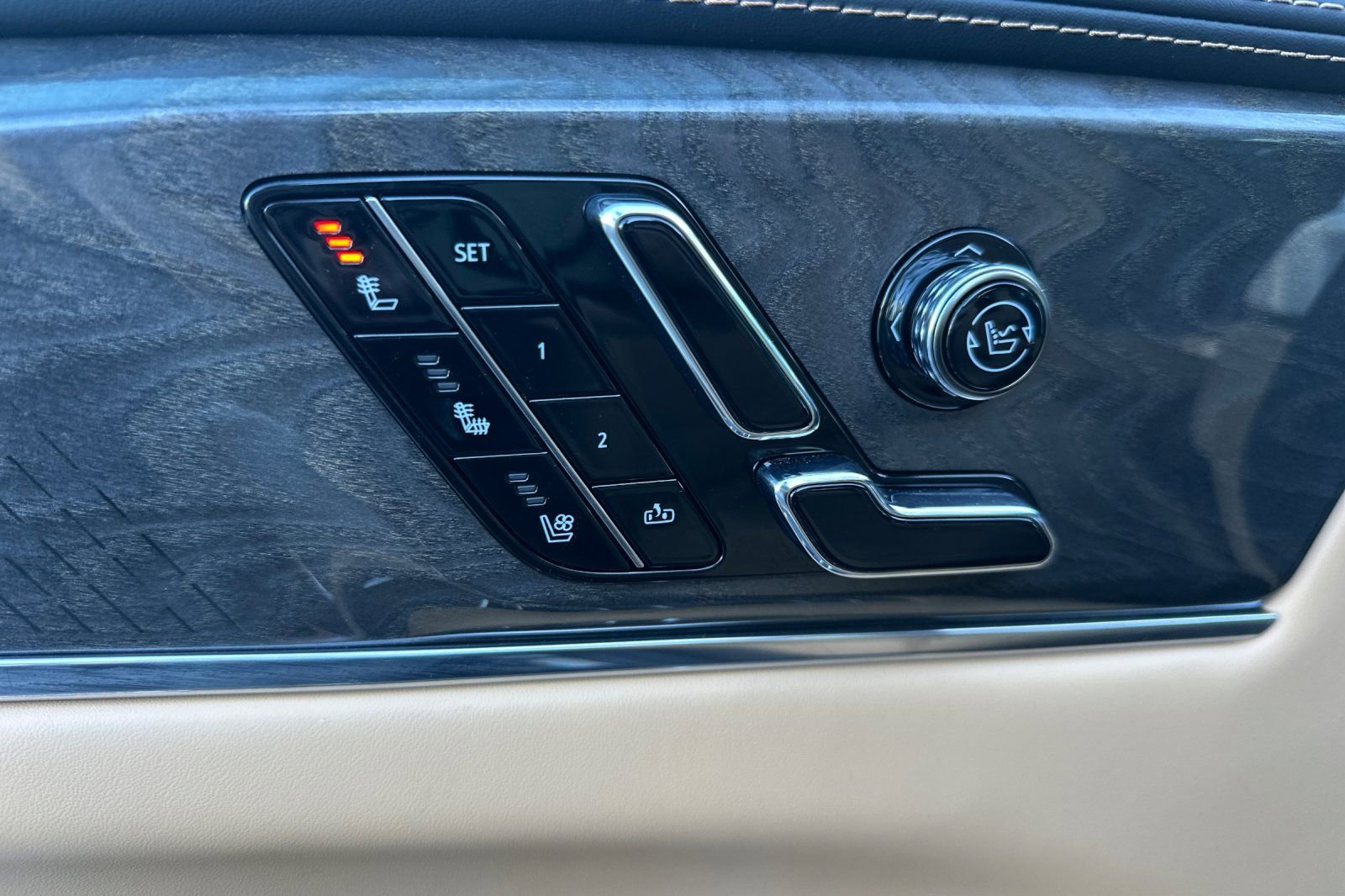 Used 2026 Cadillac Escalade IQ Sport 2 w/ LPO, ONYX Package image 13