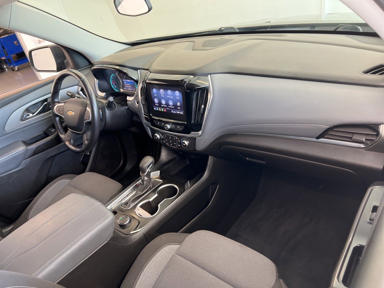 Used 2021 Chevrolet Traverse LT image 41