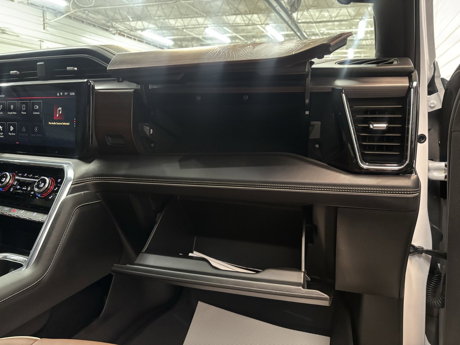 Used 2024 GMC Sierra 3500 Denali Ultimate image 34