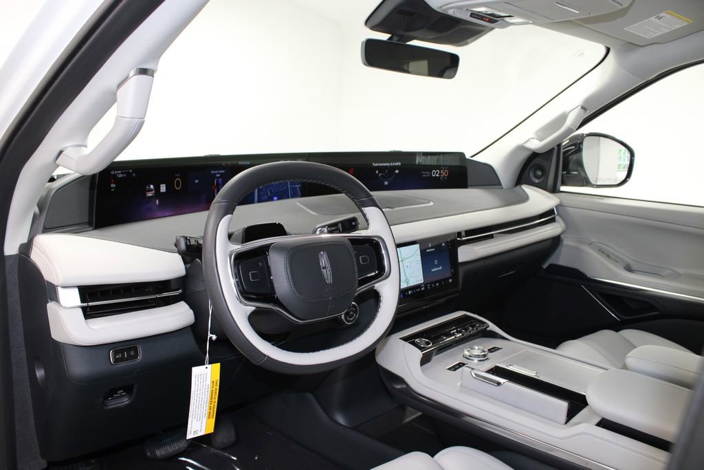 New 2026 Lincoln Navigator Premier AWD/4WD image 25