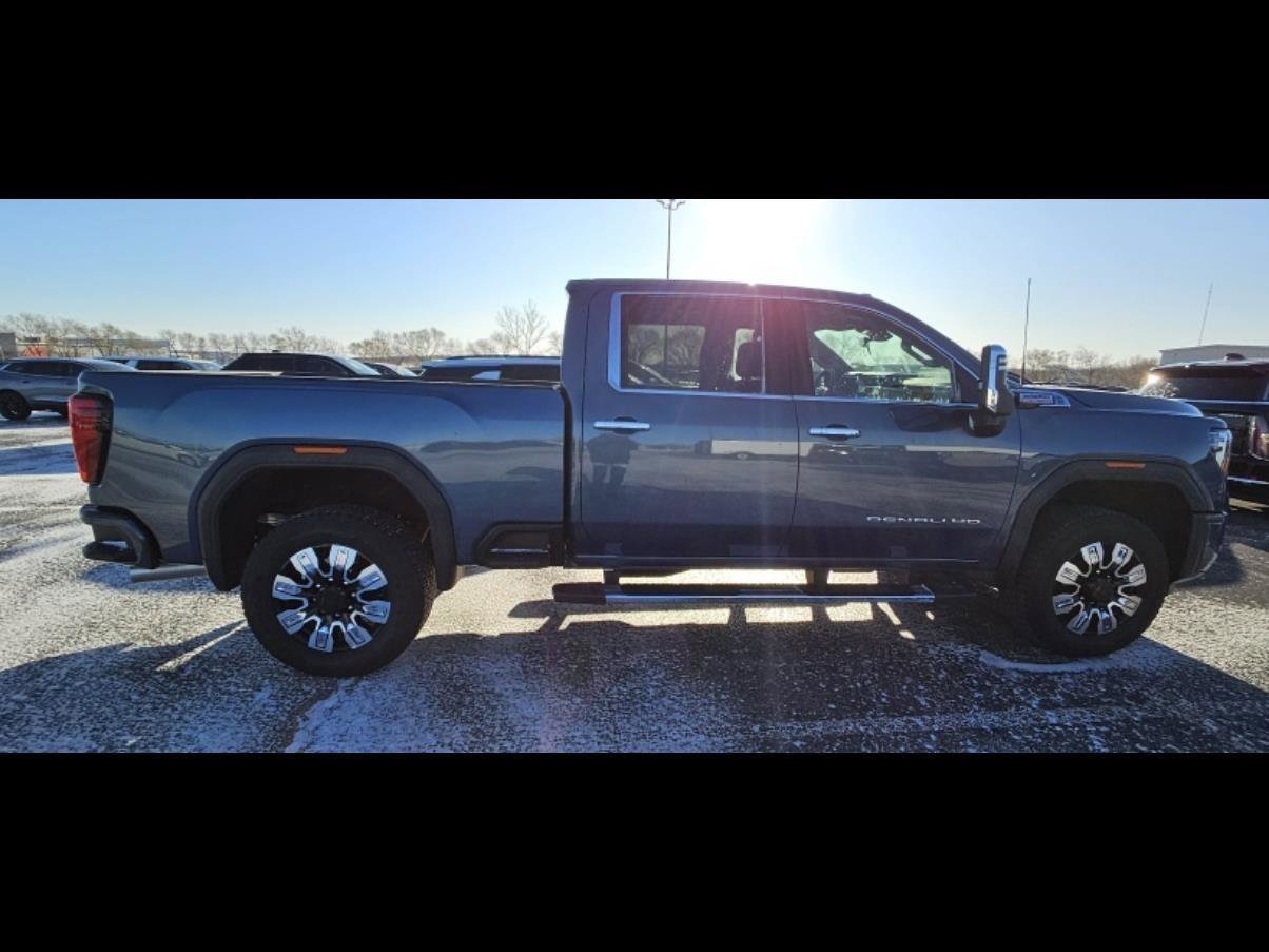 Used 2025 GMC Sierra 2500 Denali w/ Technology Package image 2