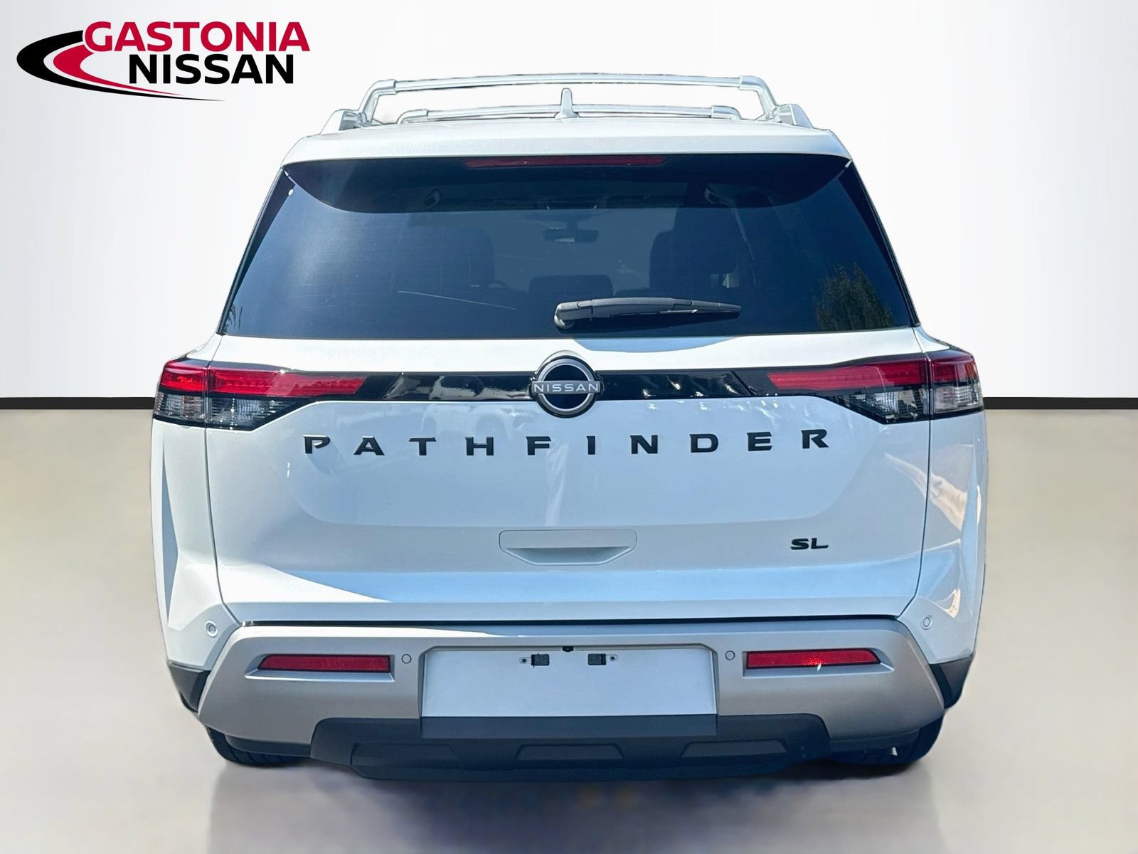 Used 2025 Nissan Pathfinder SL w/ Black Appearance Package FWD image 7