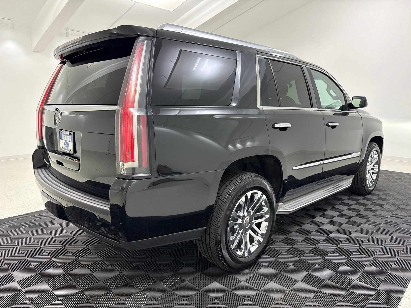 Used 2015 Cadillac Escalade 4WD image 7